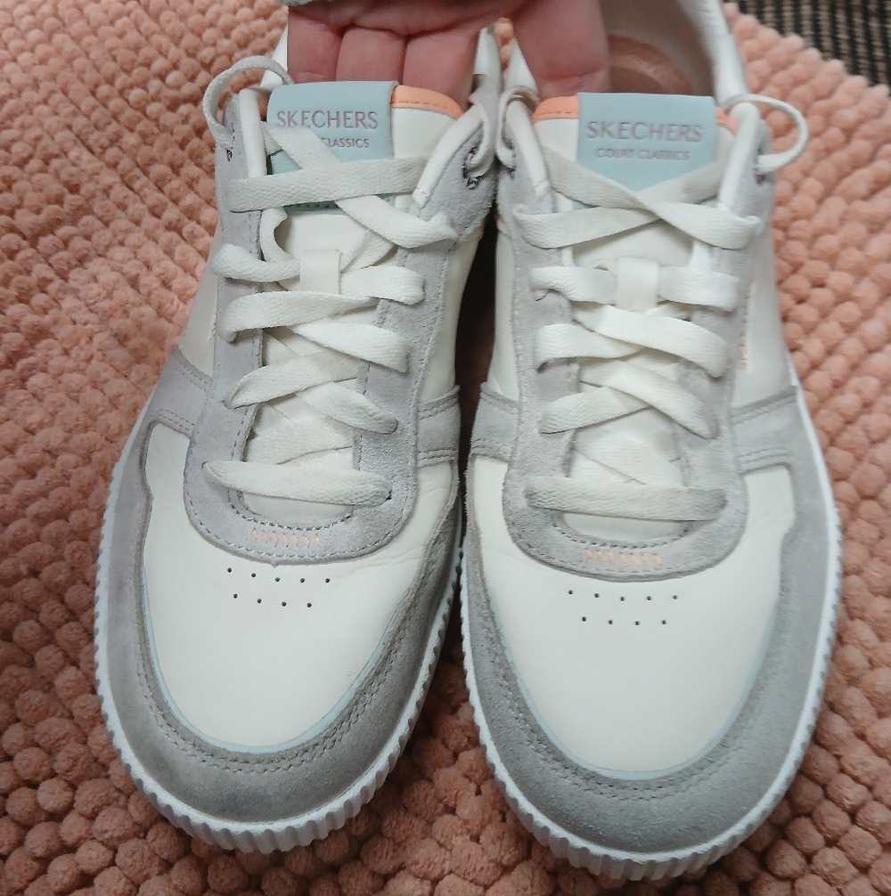 Skechers White and Peach Sneakers
